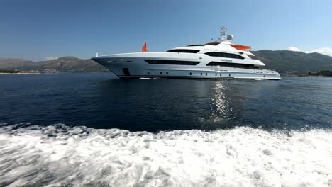 Luxury-Yacht-passing-on-the-Adriatic-sea-near-the-coast-of-Cavtat-and-Dubrovnik-in-Croatia