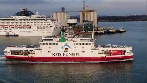 Isle-of-Wight-red-Funnel-Ferry-moving-towards-Southampton
