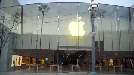 Apple-Store-Cerrado-En-Promenade,-Santa-Monica