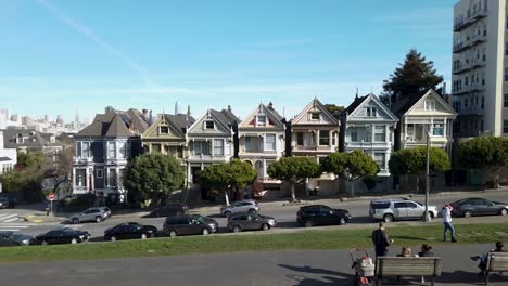 Standbildvideo-Von-Painted-Ladies-In-San-Francisco-Mit-Touristen