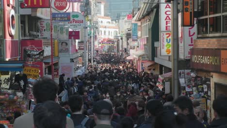 Crowd-of-people-shopping-in-Takeshita-Dori-in-Harajuku,-Tokyo,-Japan