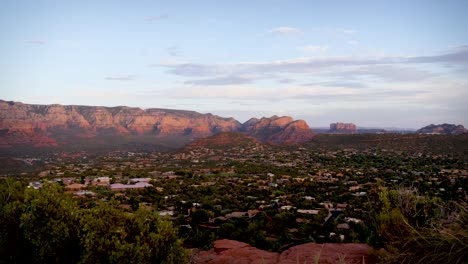 The-majestic-view-of-red-rock-mountains-catching-pink-light-over-Sedona