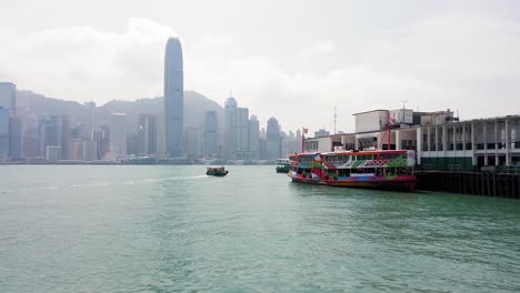Hong-Kong-culture-center-to-Tsim-Sha-Tsui-pier,-with-Victoria-Harbour-in-the-horizon