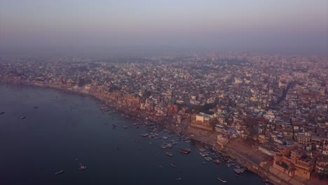 Antena:-Río-Ganga-En-Varanasi-India