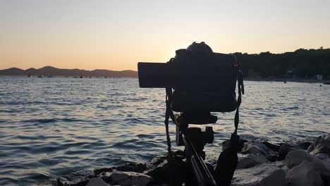 Taking-timelaps-video-at-golden-hours-on-the-beach