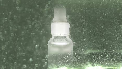 Epische-Blasen-Und-Sanfte-Pastellfarbverschiebungen-Mit-Einer-Hautpflegeflasche-Aus-Nächster-Nähe,-Getaucht-In-Wasser,-Kühle,-Saubere-Schönheit