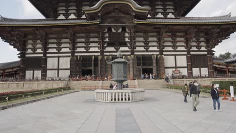 Tilt-reveal-of-Daibutsuden-Hall-at-Todai-ji-Temple,-Nara-Japan-in-Fall