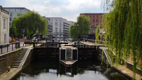 Famous-London's-Camden-Lock-view-on-a-very-quiet-and-sunny-day