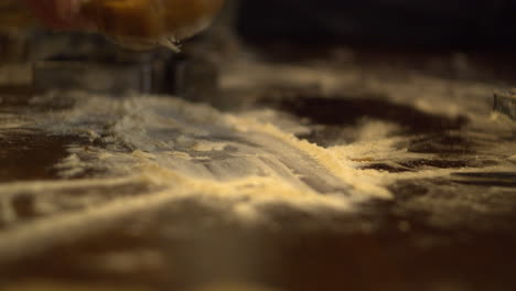Gingerbread-dough-put-in-flour