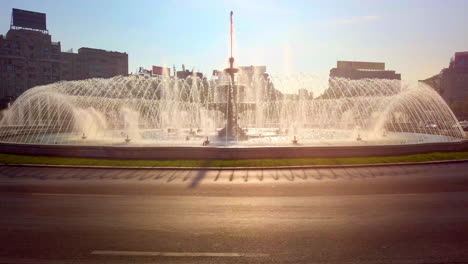Springbrunnen-Show-In-Zeitlupe-Union-Square-Bukarest-Rumänien