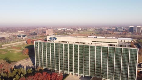 The-Headquarters-Of-Ford-Motor-World-Company-In-Dearborn,-Michigan-During-Sunny-Autumn-Season
