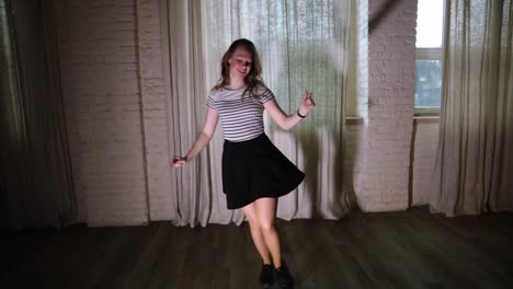 High-frame-rate-teenage-girl-dancing-in-the-studio