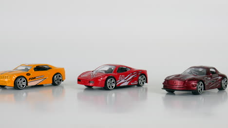 Spielzeugautos,-Bunte-Miniatursportwagen,-Muscle-Car-Illustration,-Transport,-Automobillayout,-Rennwagenmodell,-3D-Studiohintergrund,-Miniatursammlung