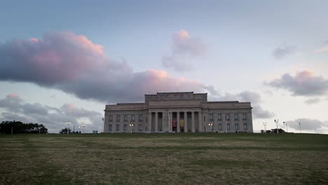 Auckland-war-memorial-museum-empty-park-under-colorful-clouds,-ground-level-view