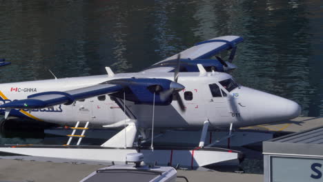 Wasserflugzeug-Der-Harbour-Air-Bereitet-Sich-Auf-Den-Start-Am-Vancouver-Harbour-Flight-Center-Terminal-In-Vancouver,-BC,-Kanada-Vor