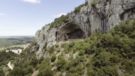 Rock-mountain-cave-in-Reguengo-Do-Fetal,-Leiria,-Portugal---Aerial