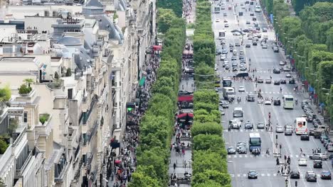 Paris---Juli-2014:-Luftaufnahme-Des-Verkehrs-Entlang-Der-Champs-Élysées