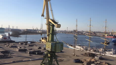 Drohnenaufnahmen-Der-St.-Petersburger-Werft-In-Russland
