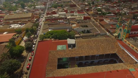 Spektakuläre-Luftaufnahme-Mit-Drohne-Der-Magischen-Stadt-Coatepec,-Veracruz