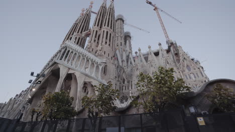 Incredible-architectural-structure-design-of-Sagrada-Familia-Basílica
