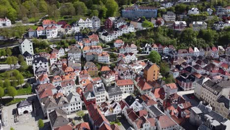Expensive-neighborhood-area-Floyfjellet-in-Bergen-city-center---Reverse-aerial-Norway