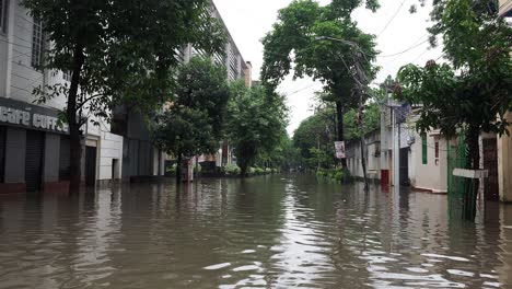 Nach-Schwerem-Gewitter-Und-Regen-Sammelte-Sich-Wasser-In-Den-Straßen-Von-Kalkutta
