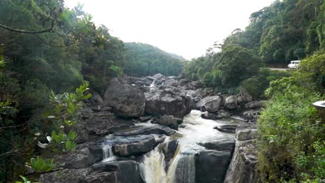 Wasserfall-Im-Dschungel-Von-Madagaskar