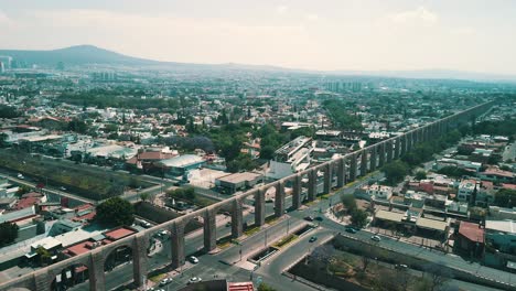Vista-De-Los-Arcos-Completos-De-Queretaro-En-Mexico-Vistos-Desde-Un-Drone