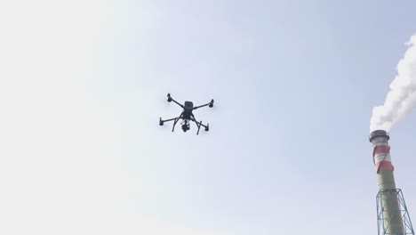 Gran-Dron-Industrial-Volando-En-Planta-Industrial---Toma-Cinematográfica-A-Cámara-Lenta