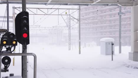 Tormenta-De-Nieve-Sobre-Ferrocarril-Cancelando-Todos-Los-Trenes-En-Invierno