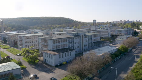 Edificios-Del-Hospital-Universitario-Thomayer-En-Praga-En-Un-Día-Soleado.