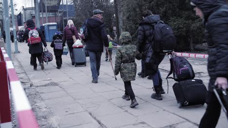 Refugiados-Ucranianos-Se-Bajaron-Del-Tren
