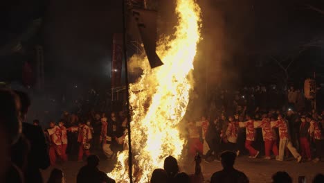 Towering-Bonfire-at-Sagicho-Matsuri-Event,-Burning-in-the-Night
