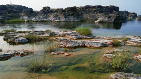 FPV-Aufnahme-Des-Flusstals-Im-Narmada-Fluss-Vadodara