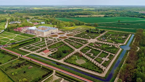 Captivating-design-and-layout-of-gardens-at-Rundāle-Palace,-Latvia