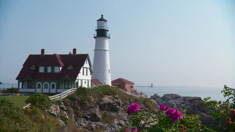 Iconic-Maine-lighthouse-with-flowers-in-the-foreground
