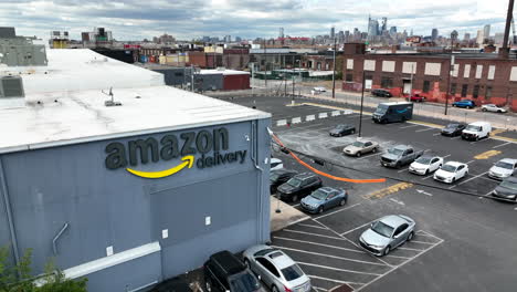 Amazon-Lieferlager-Hub-Gebäude