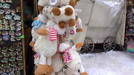 Typical-Polish-sheep-toys-for-sale-at-market-stand-in-Zakopane