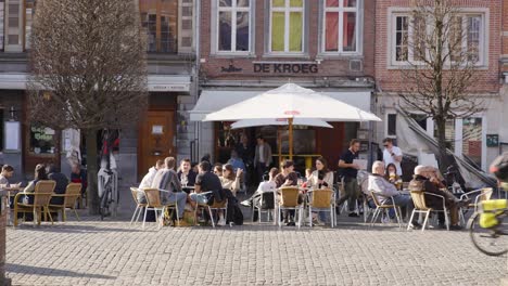 Wide-angle-shot-of-people-drinking-at-terrace-bar-at-Oude-Markt
