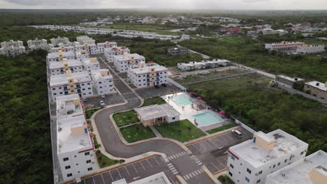 Luftaufnahme-über-Neue,-Brandneue-Wohnungen-Namens-Residencial-Selene-V-In-Punta-Cana