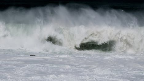Große-Krachende-Welle-Während-Eines-Sturms-Im-Südlichen-Ozean
