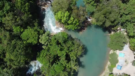 Luftdrohnenaufnahme-Der-Wasserfälle-Von-Agua-Azul