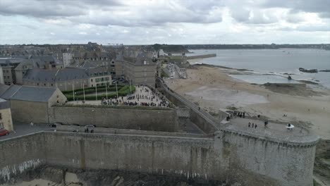 Keltisches-Konzert-An-Der-Mauer-Von-Saint-Malo,-Bretagne,-Frankreich