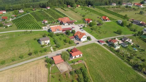 Draufsicht-Auf-Das-Kleine-Dorf-In-Der-Nähe-Von-Moravske-Toplice,-Slowenien