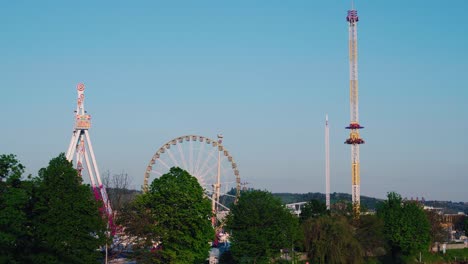 Bad-Cannstatter-Wasen-Stuttgarter-Volksfest-attractions-view-with-ferris-wheel