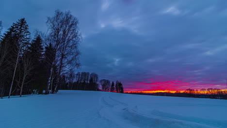 Time-lapse-shot-of-golden-sunrise-at-horizon-during-dense-clouds-at-sky-in-winter-in-the-morning