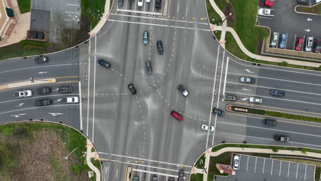 Confusing-multilane-traffic-intersection-with-cars-crossing-lanes