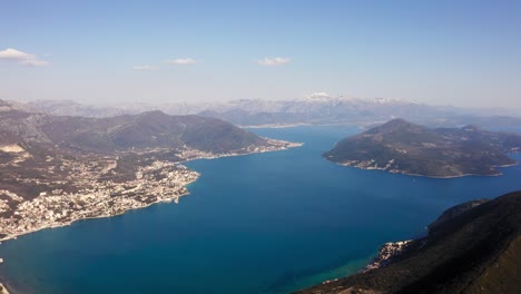 Ciudad-Costera-Medieval-De-Herceg-Novi-A-La-Entrada-De-La-Bahía-De-Kotor,-Montenegro