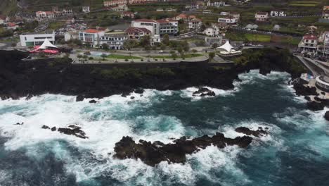 Rough-seas-in-Madeira-in-the-summer
