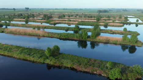 Typical-Dutch-Polder-Landscape-In-Waterstaete-Ossenzijl-Near-Weerribben-Wieden-National-Park,-Netherlands